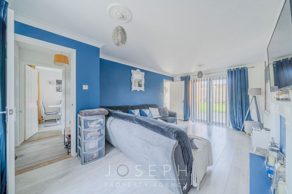 Property photo 2 of 18