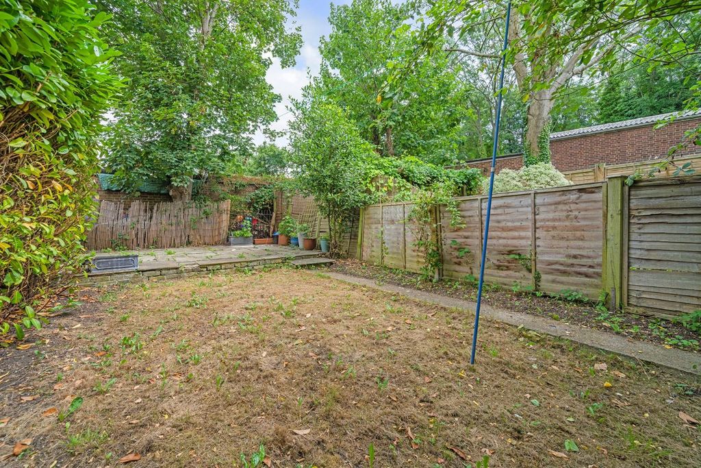 Property photo 3 of 14 Garden (2).Jpg