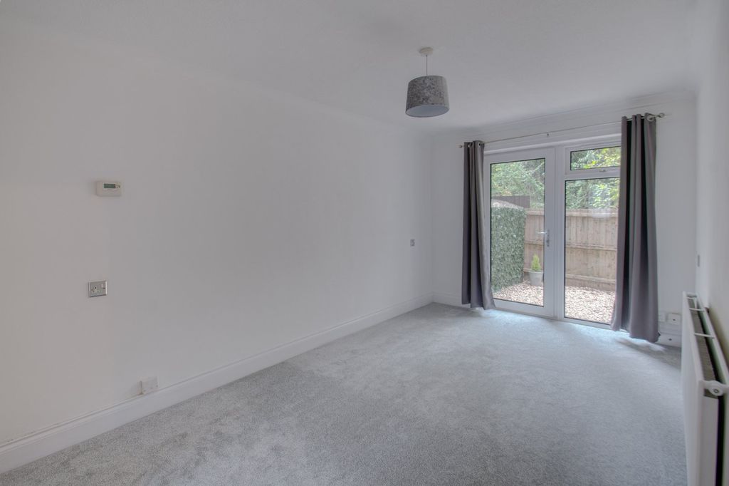 Property photo 2 of 13 Picture No. 16