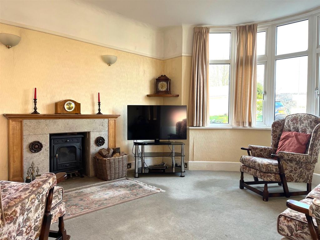 Property photo 3 of 33 4288 Lounge.Jpeg