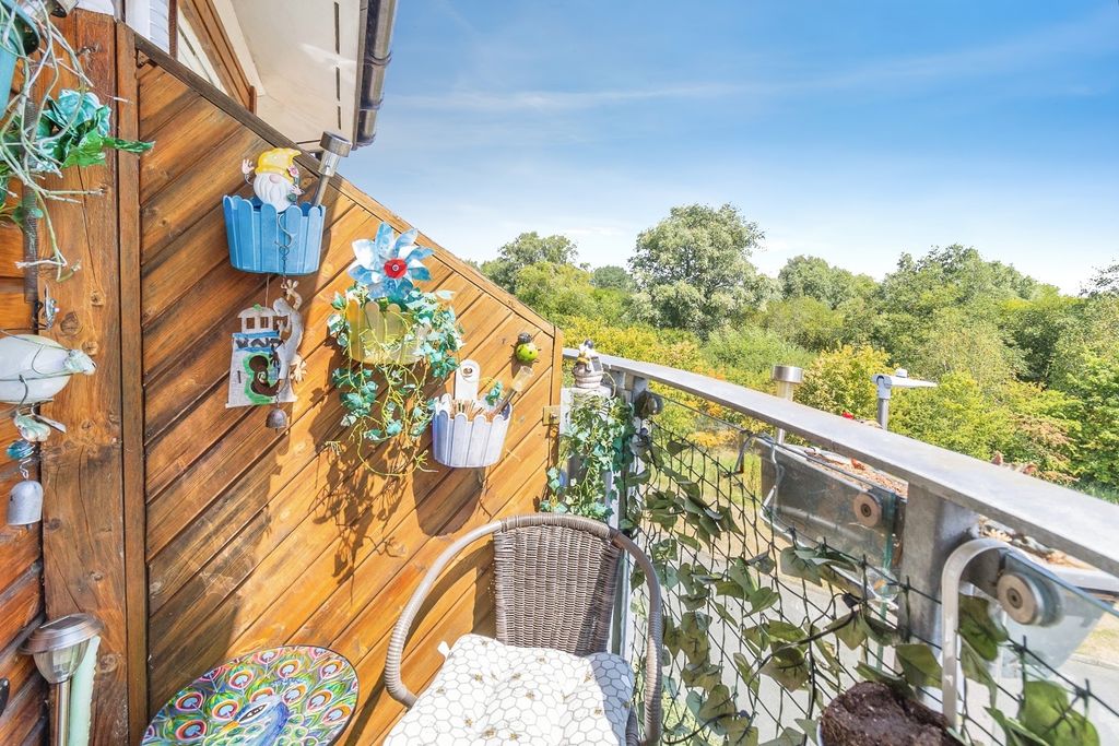 Property photo 2 of 16 Pbox-Img.Jpg