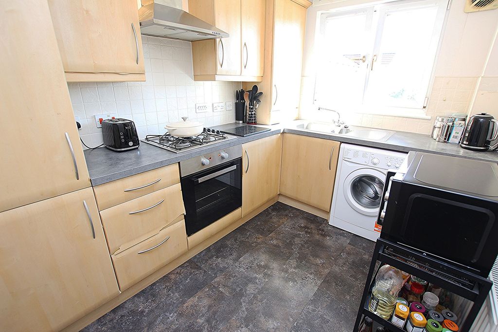 Property photo 3 of 11 Kitchen