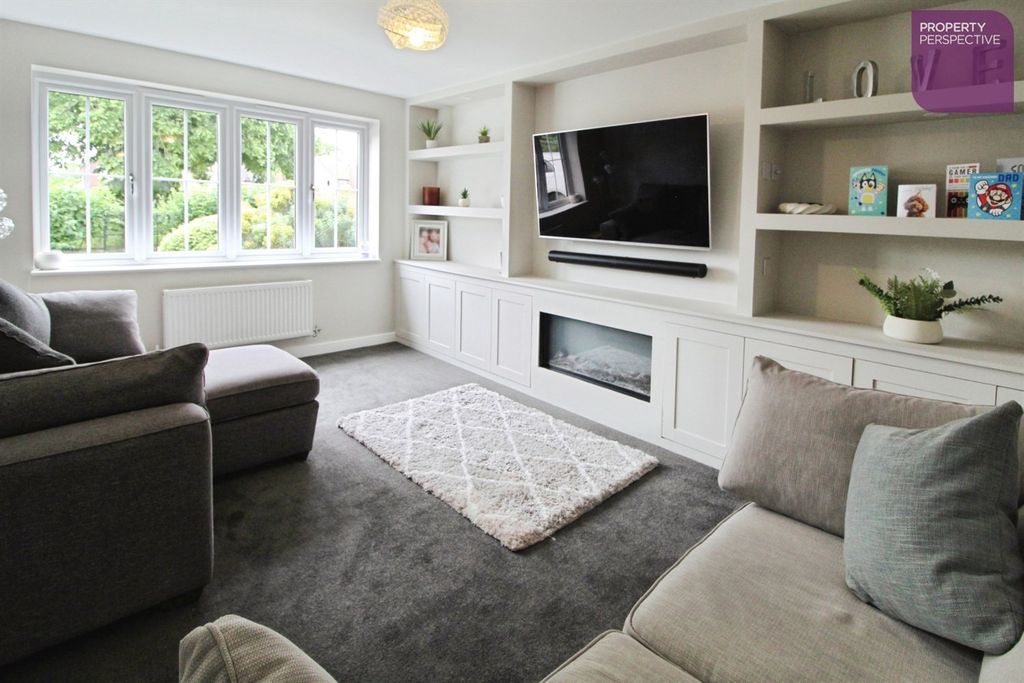 Property photo 2 of 16 Lounge
