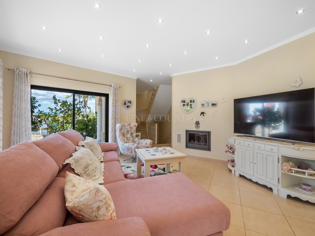 Property photo 2 of 30