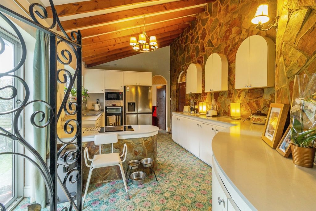 Property photo 3 of 26