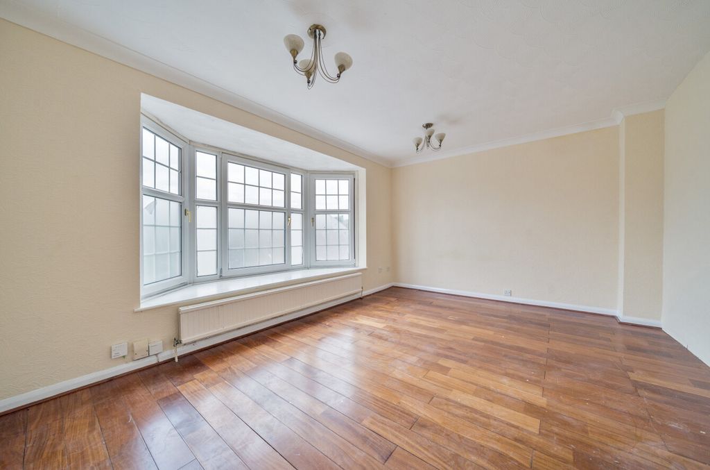 Property photo 2 of 15 1360100-9-68d7E1A...