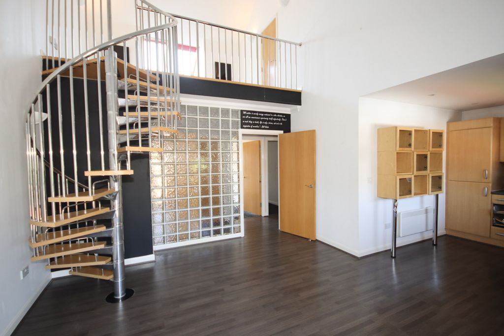 Property photo 1 of 17 2 Bedroom Duplex Apartment For Sale, No Forward Chain, Gated Development