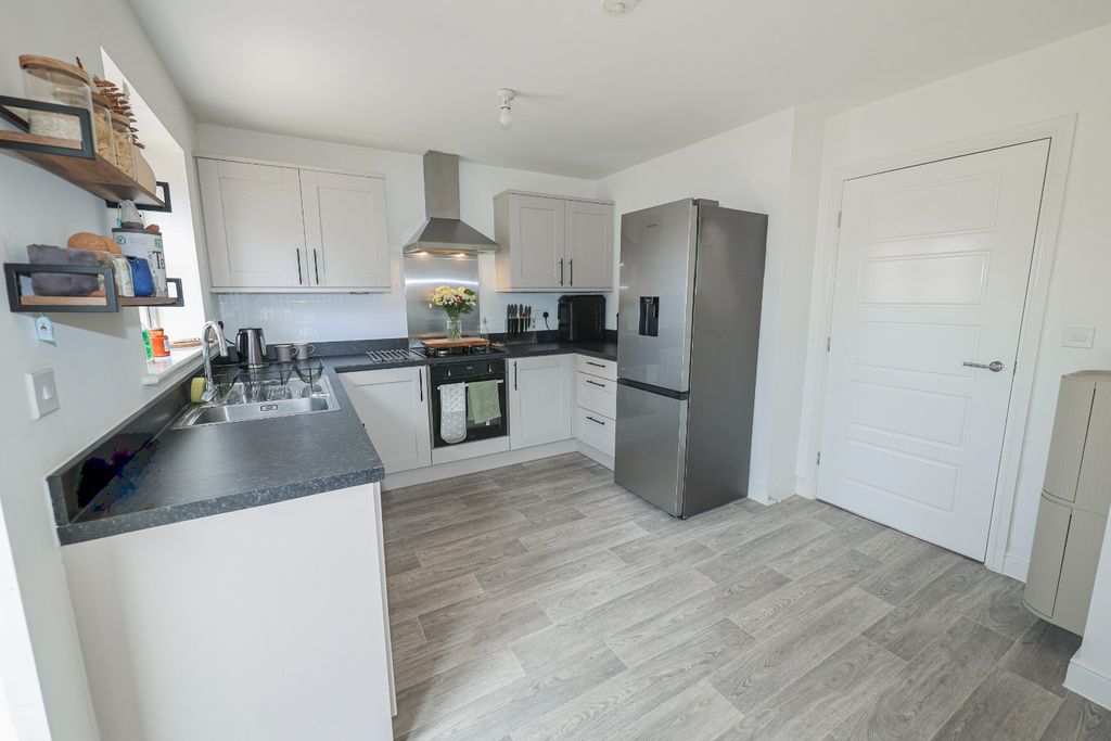 Property photo 2 of 22 5085284