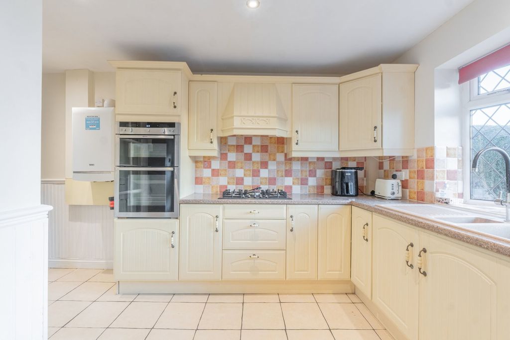 Property photo 2 of 24