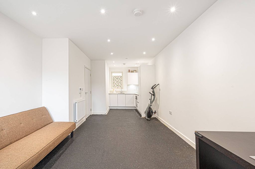 Property photo 1 of 8