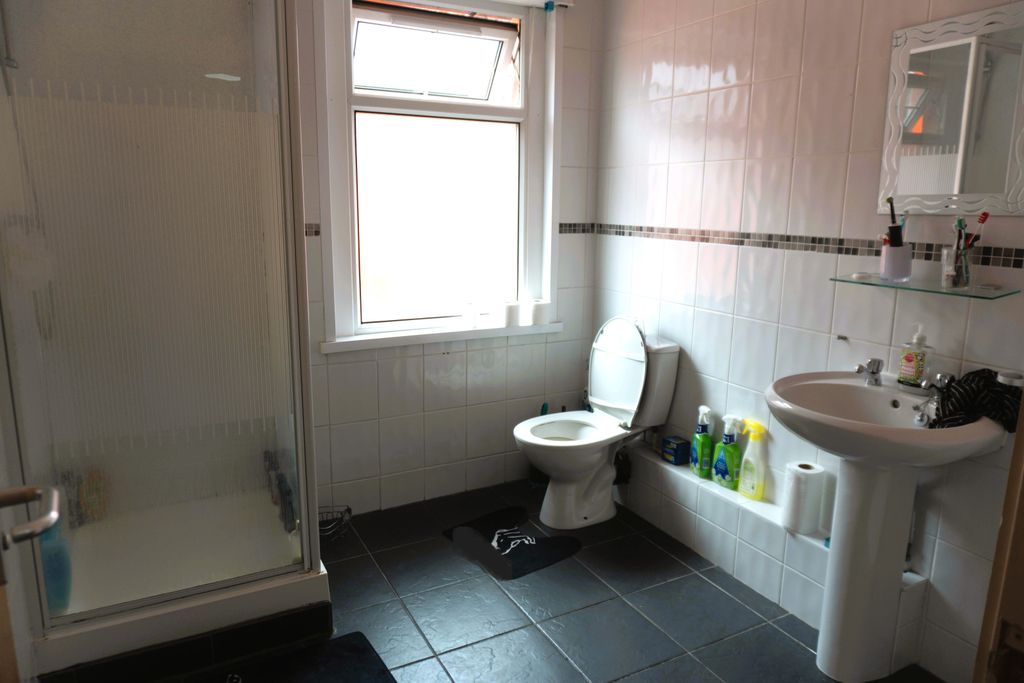 Property photo 2 of 10 Shower Room