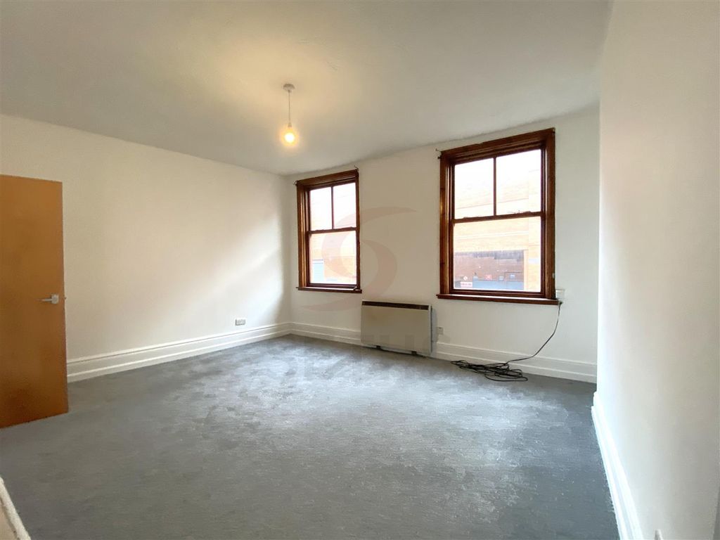 Property photo 2 of 8 Lounge