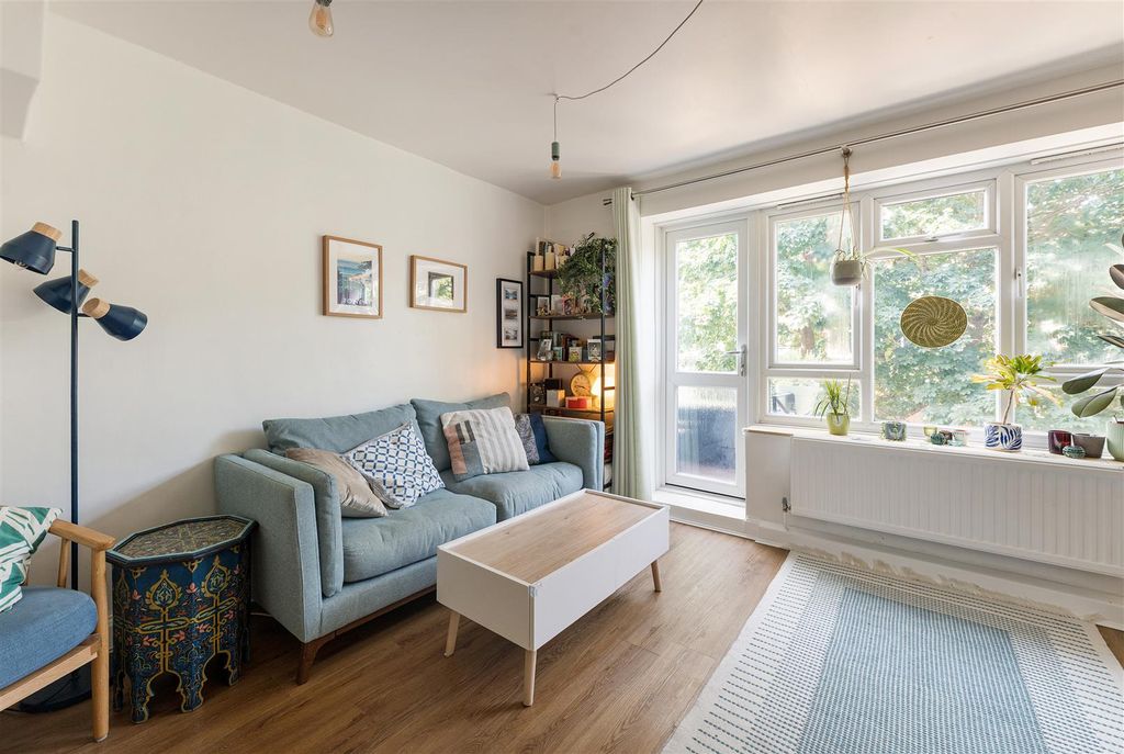 Property photo 2 of 32 King Henrys Walk, N1
