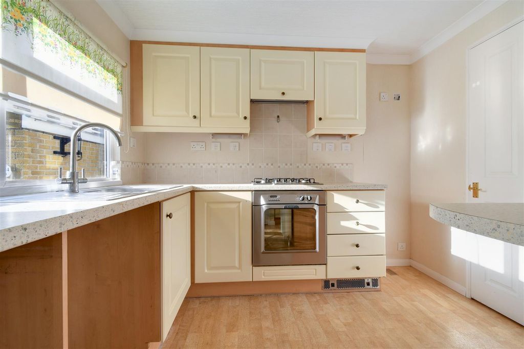 Property photo 3 of 23 Kitchen