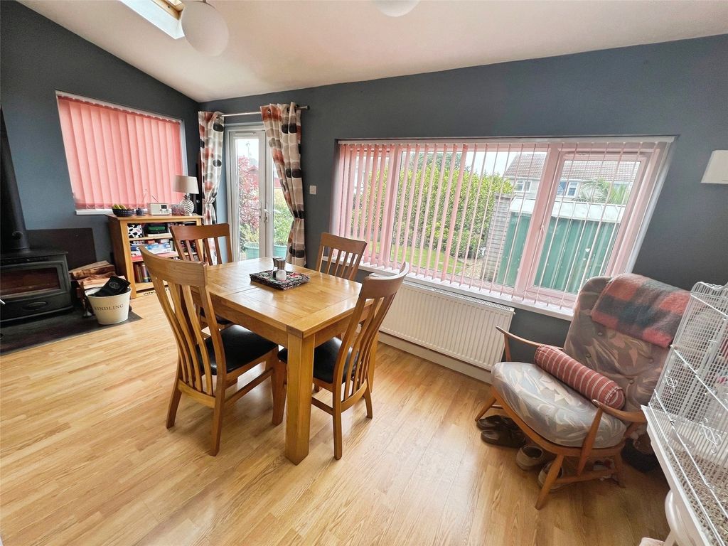 Property photo 2 of 21 Picture No. 16