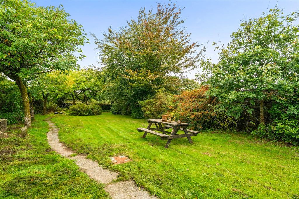 Property photo 2 of 33 Rear Garden