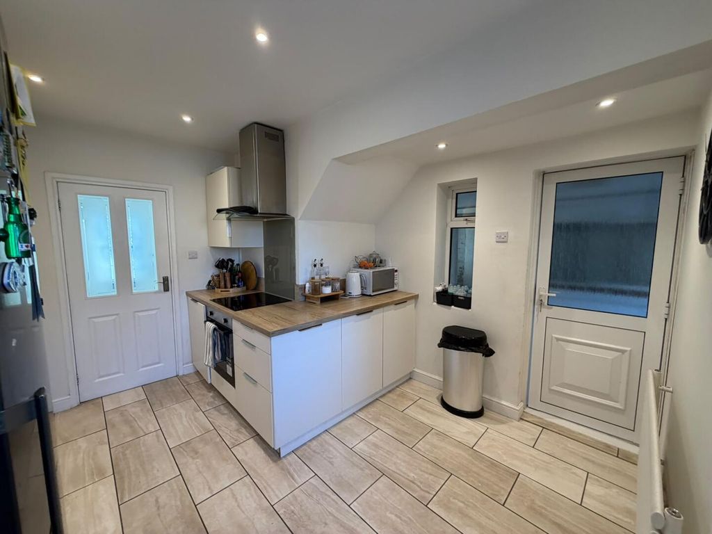 Property photo 3 of 15 Kitchen