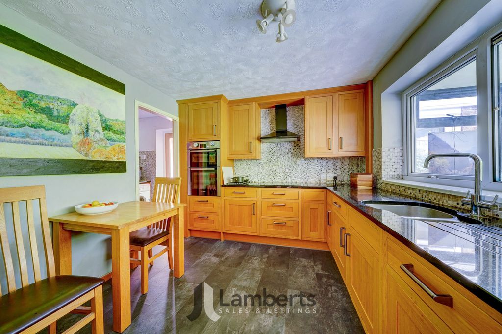 Property photo 2 of 23 Kitchen