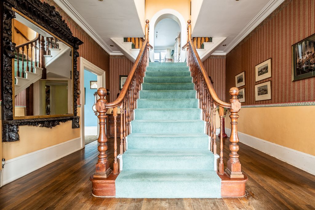 Property photo 2 of 32 Entrance Hallway