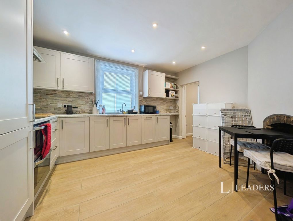 Property photo 2 of 11 Pbox-Img.Jpg