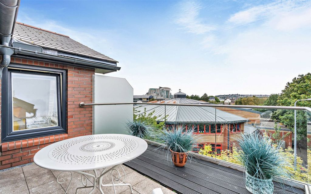 Property photo 1 of 20 Balcony