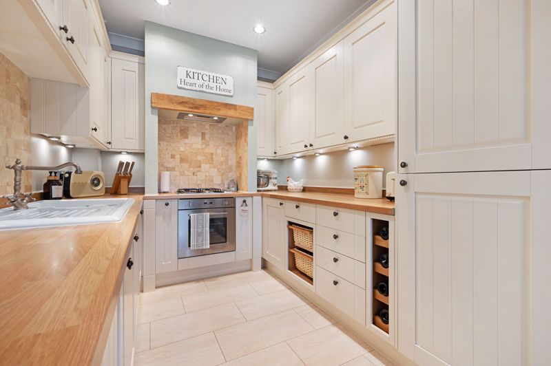 Property photo 3 of 26 Kitchen