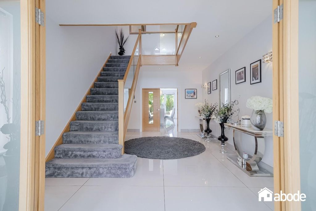 Property photo 3 of 49
