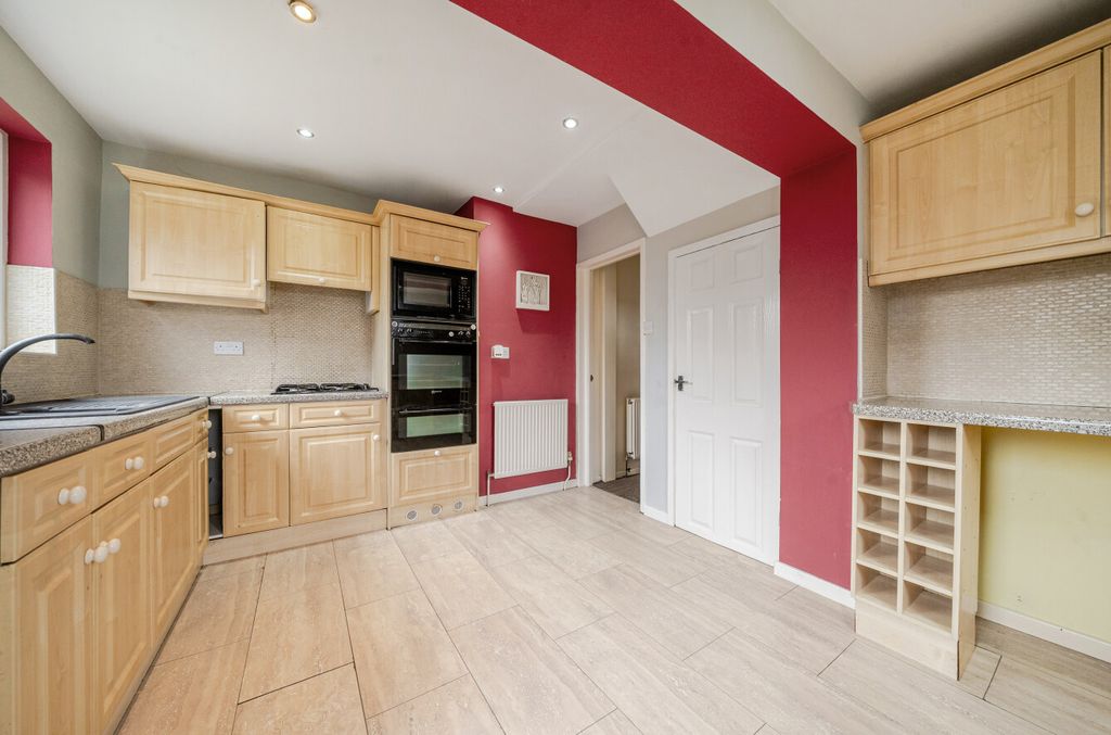 Property photo 2 of 19 1324749-12-688c82...