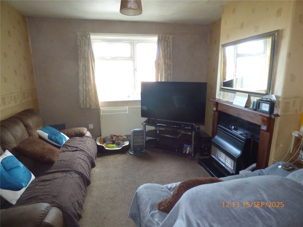 Property photo 2 of 13 Lounge