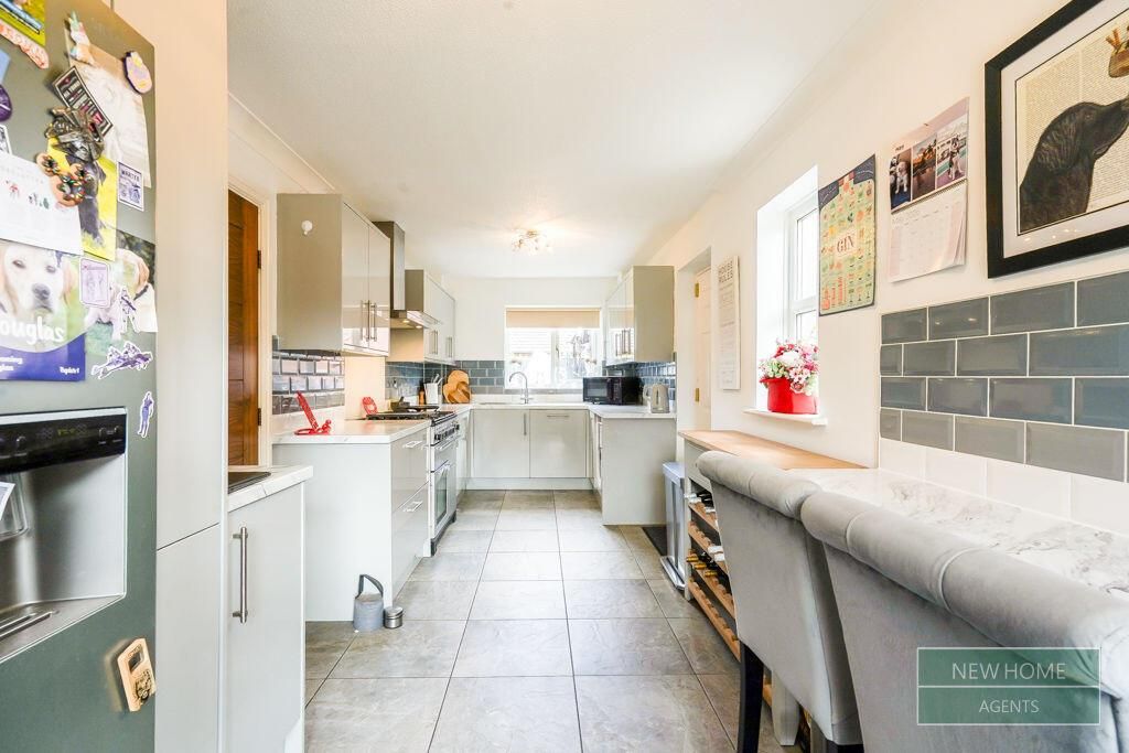 Property photo 2 of 17 Dining Kitchen