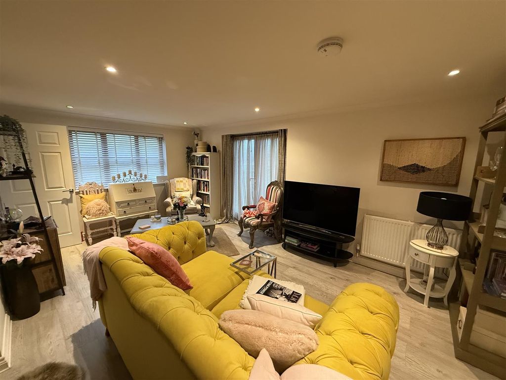 Property photo 3 of 20 Sitting Room