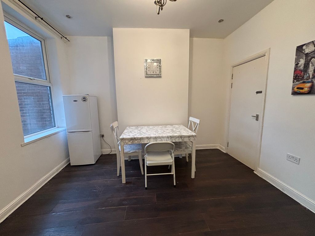 Property photo 2 of 11 Dining Room