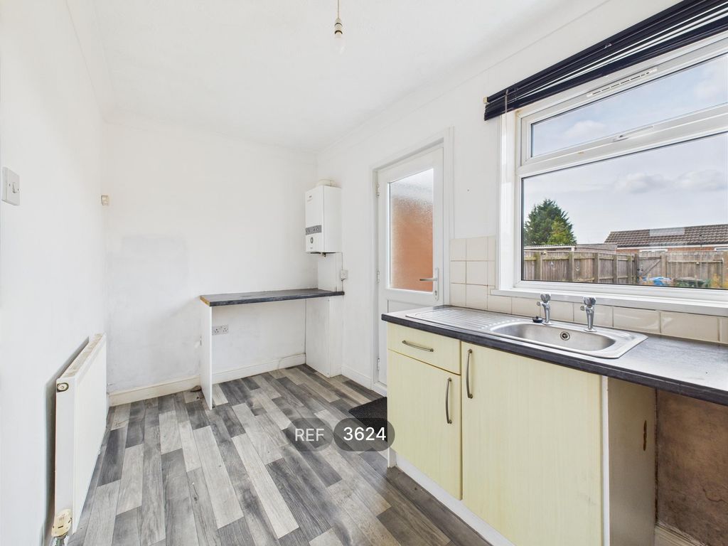 Property photo 2 of 10 Kitchen