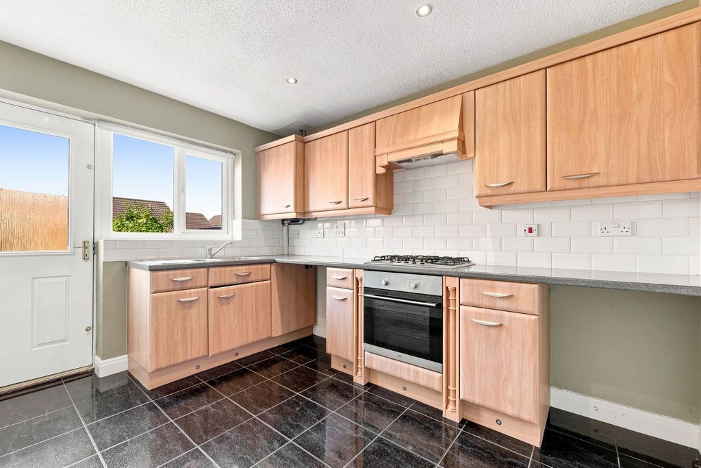 Property photo 2 of 27