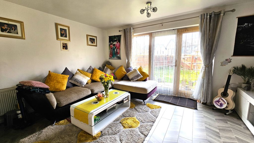 Property photo 2 of 20