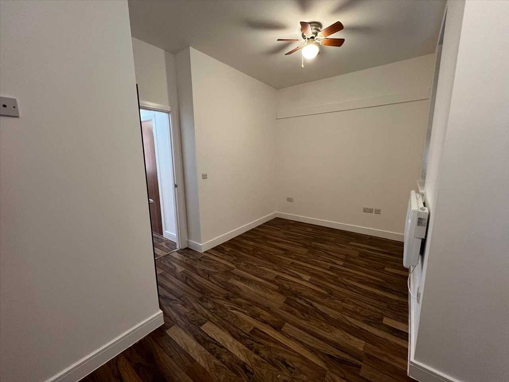 Property photo 3 of 6 Bedroom