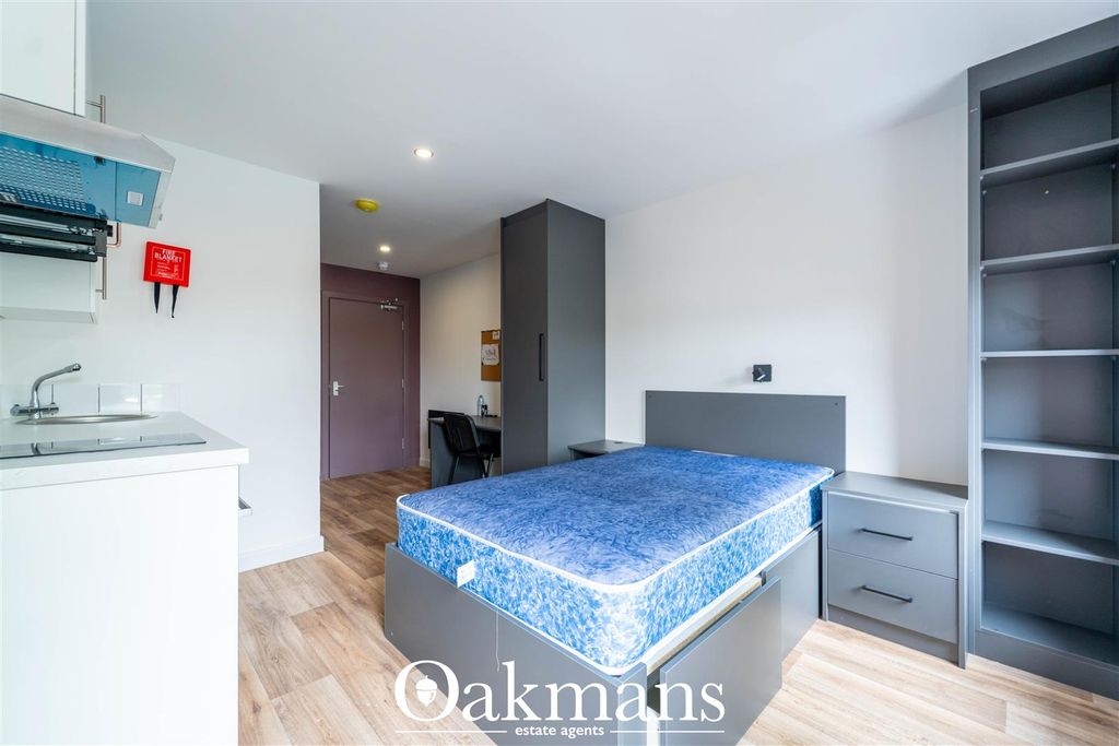 Property photo 3 of 10 Small Studio Purple