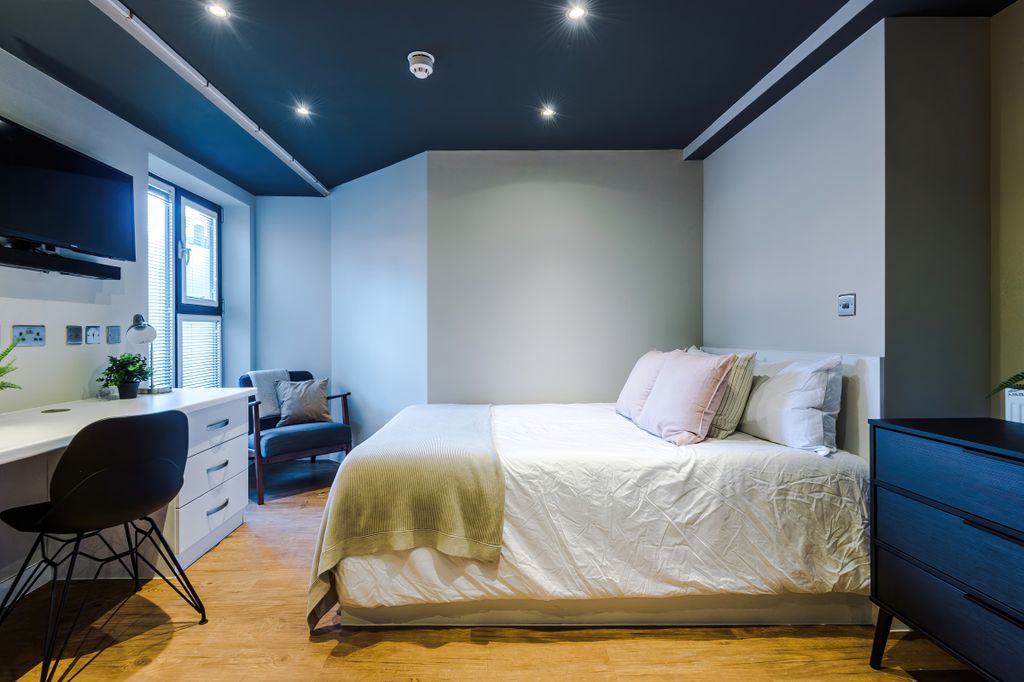 Property photo 3 of 11 Flat 2, Unw, 3