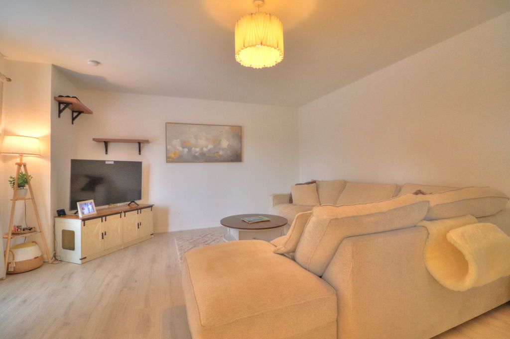Property photo 2 of 15 Img_8186_7_8