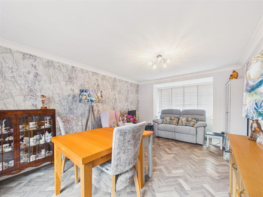 Property photo 3 of 11 Cam05451G0-Pr0160-Still008.Jpg