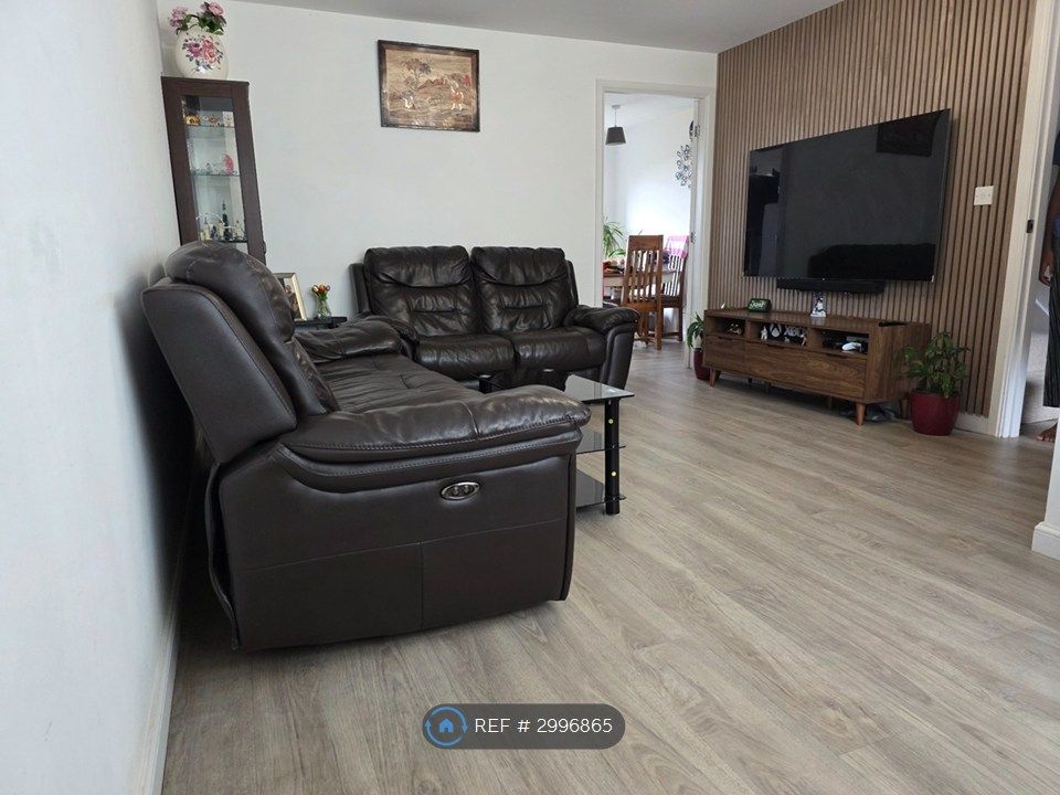 Property photo 2 of 11 Lounge
