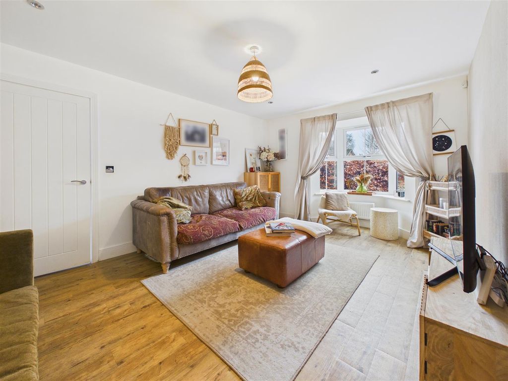 Property photo 3 of 23 Lounge