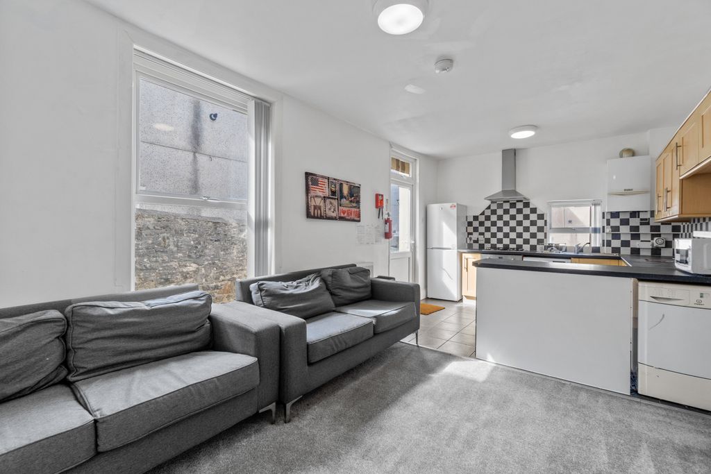 Property photo 3 of 8 0001