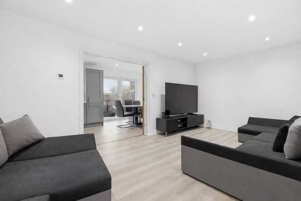 Property photo 2 of 23 Picture No. 41