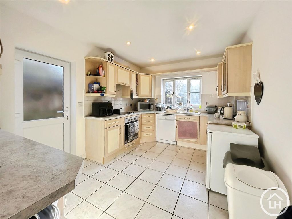 Property photo 3 of 15 Kitchen