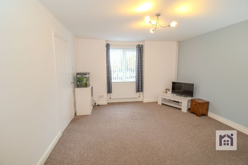 Property photo 2 of 10 Lounge