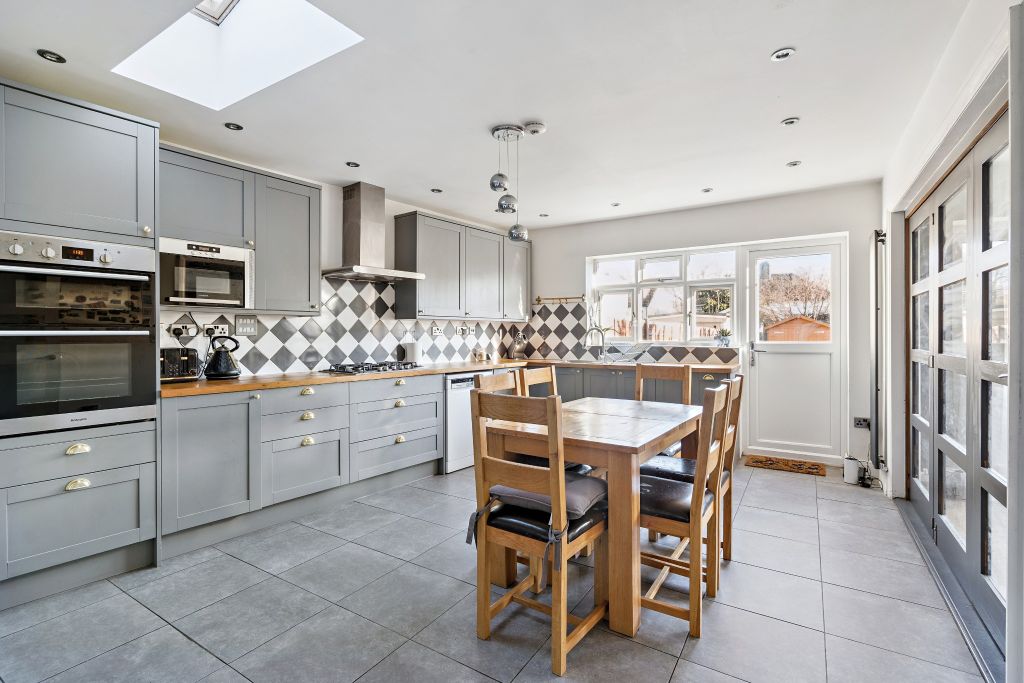 Property photo 2 of 12