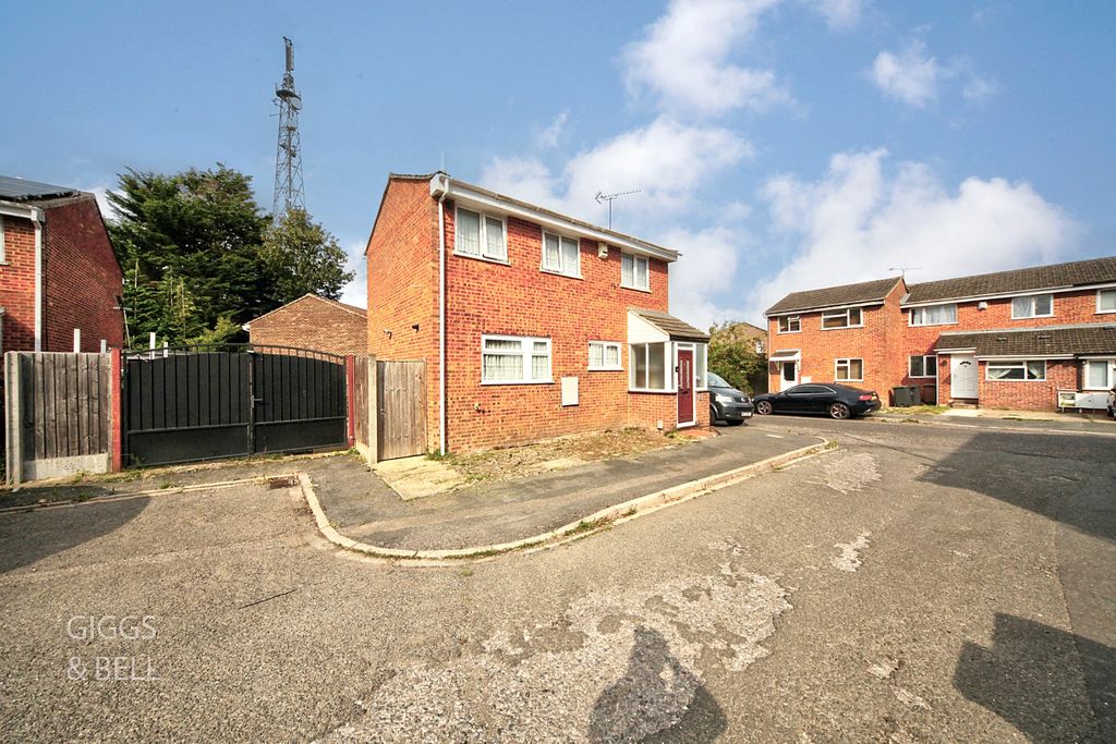 Property photo 1 of 21 4003240