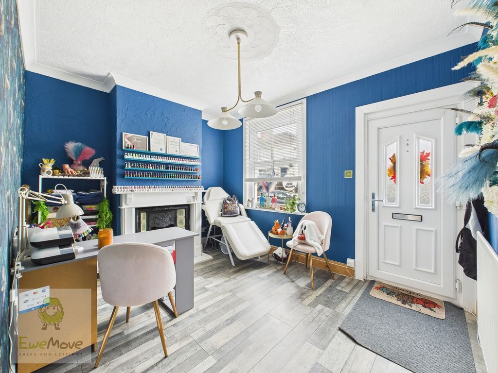 Property photo 3 of 14 Living Room