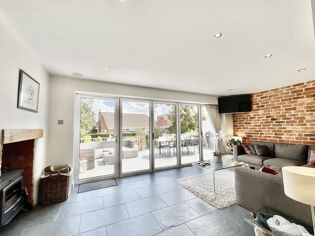 Property photo 3 of 37